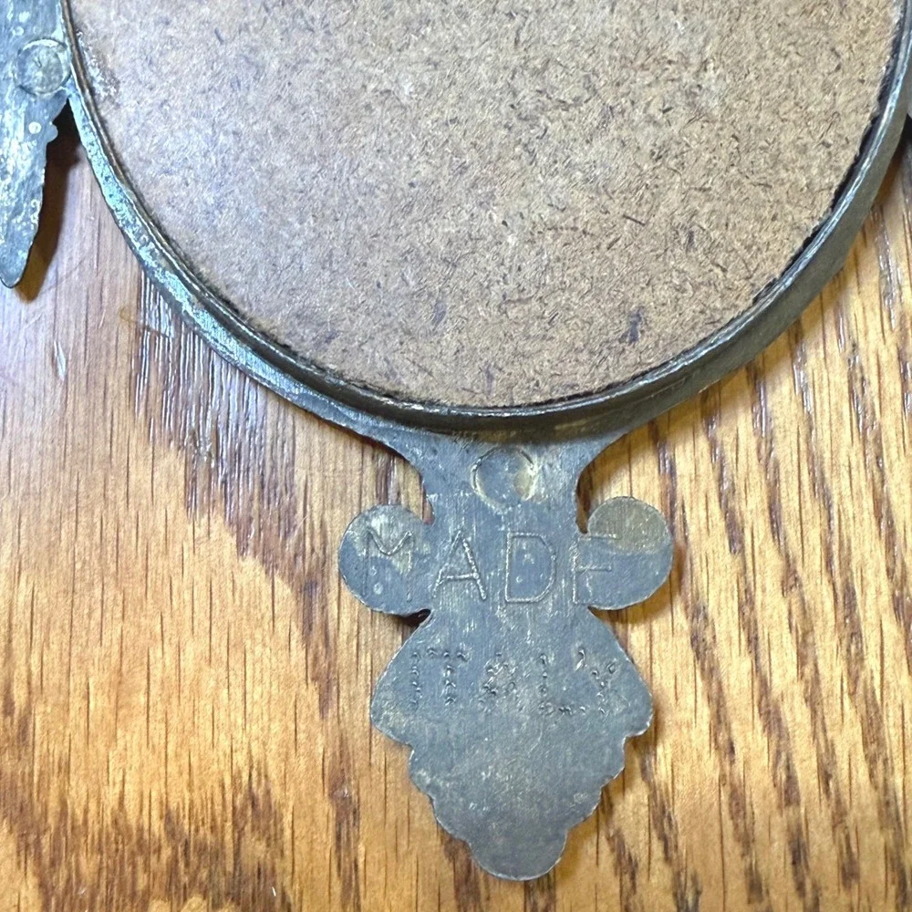 Vintage Made in Italy Ornate Metal Oval Frame Praying‎ Child Infant Samuel Art
